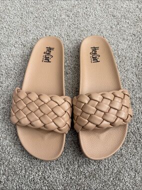 Hey Girl Braided Slide Sandals in Tan